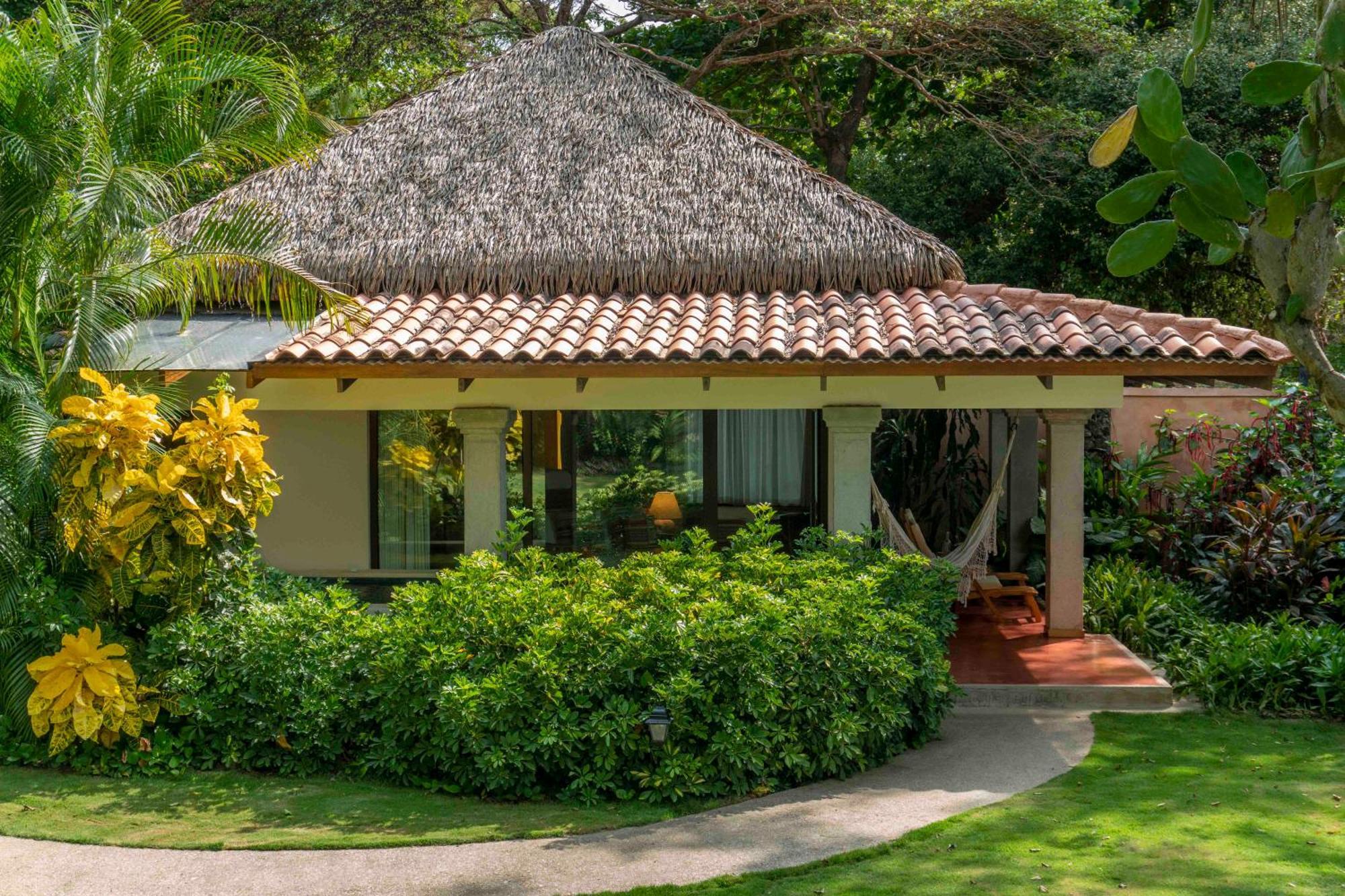 Capitán Suizo Beachfront Boutique Hotel Tamarindo