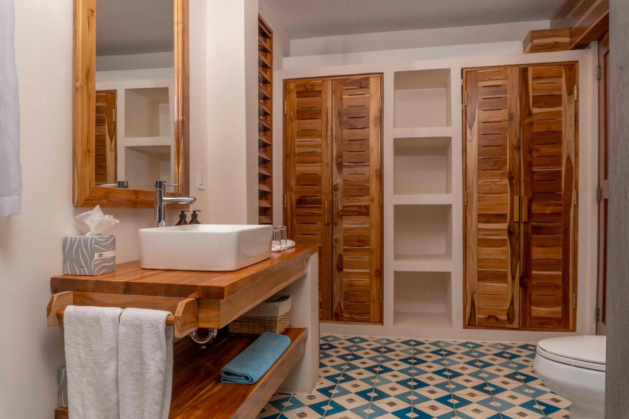 Capitán Suizo Beachfront Boutique Hotel Tamarindo
